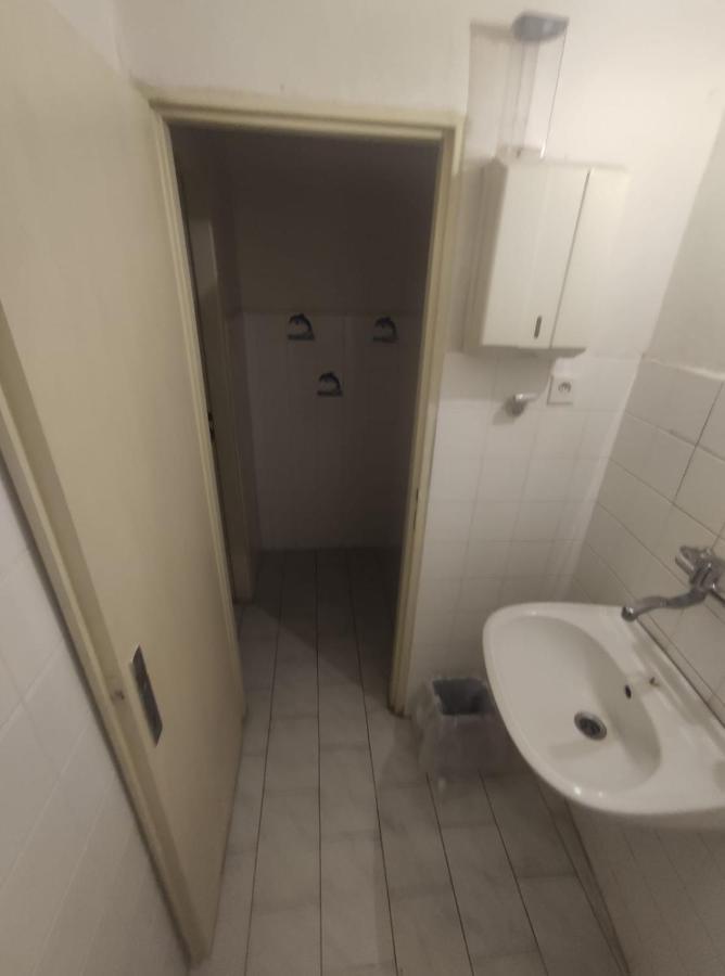 Luksusowy namiot Wine And Beer Club House Cellar With Ping Pong, Karaoke, Board Games, Lan Party, Bike Lending Cool Service